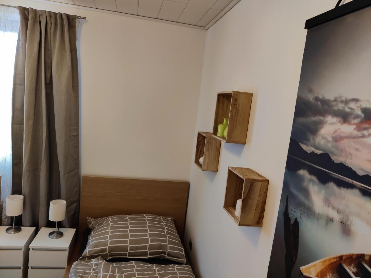 Holiday Home In Quiet Beautiful Area With Two Separate, Modern, Furnished Apartments Deutsch-Wagram Exterior foto